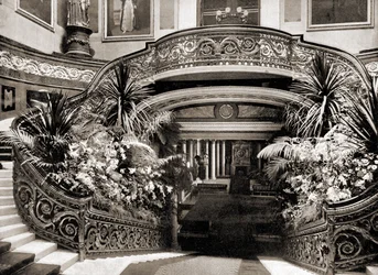 Velké schodiště v Buckinghamském paláci, Londýn, 1890